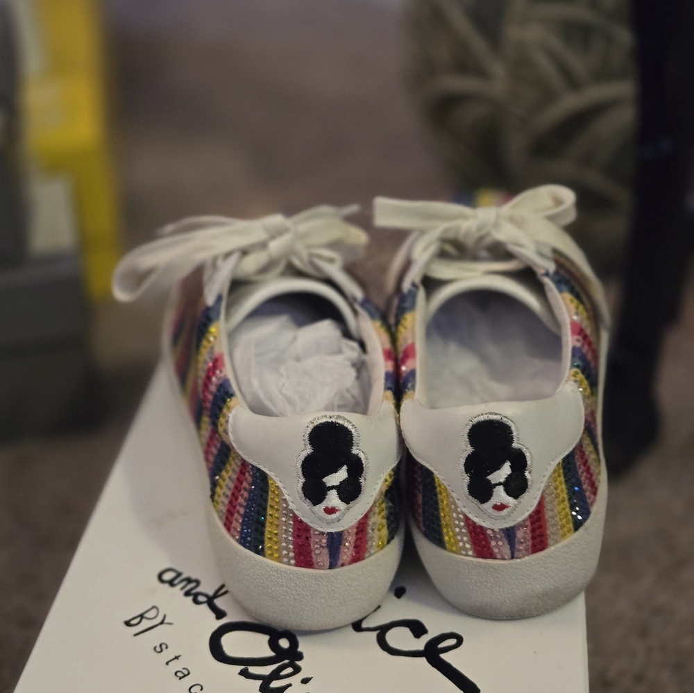 Alice and Oliver stace face multi colors